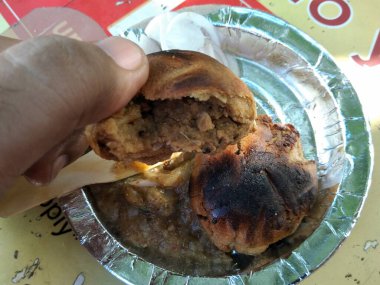 Seçili odaklı bir litti chokha resmi