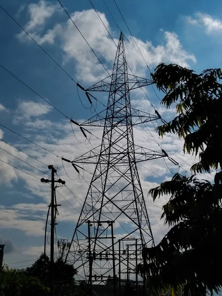 Een Schilderstuk Van Elektrische Toren Met Lucht Achtergrond — Stockfoto