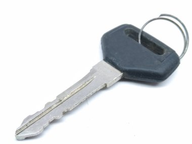 Beyaz arkaplanda bir anahtar resmi