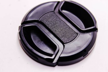 Beyaz arkaplanda dslr lens kapağı resmi
