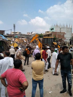 Utter pardesh, Hindistan - 3 Eylül 2020 'de Hindistan hükümeti tarafından yıkılan binalar, yasa dışı binalar