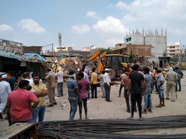 Utter pardesh, Hindistan - 3 Eylül 2020 'de Hindistan hükümeti tarafından yıkılan binalar, yasa dışı binalar