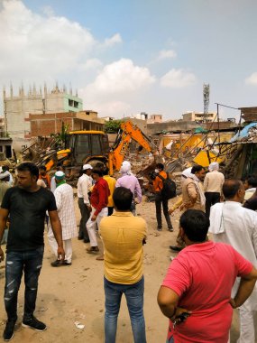 Utter pardesh, Hindistan - 3 Eylül 2020 'de Hindistan hükümeti tarafından yıkılan binalar, yasa dışı binalar