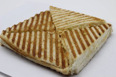 Beyaz arkaplanda bir sandviç resmi