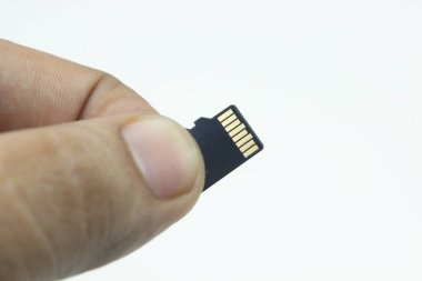 Beyaz arkaplanda bir hafıza kartı resmi