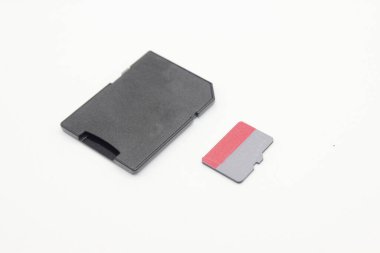 Beyaz arkaplanda bir hafıza kartı resmi