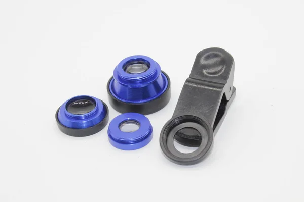 Beyaz arkaplanda mobil kamera lenslerinin bir resmi