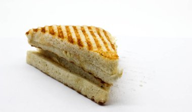 Beyaz arkaplanda bir sandviç resmi