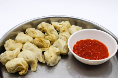 Momo 'nun seçici odaklı bir resmi