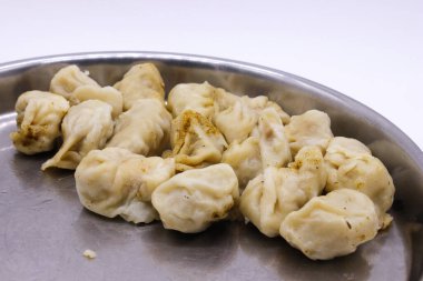 Momo 'nun seçici odaklı bir resmi