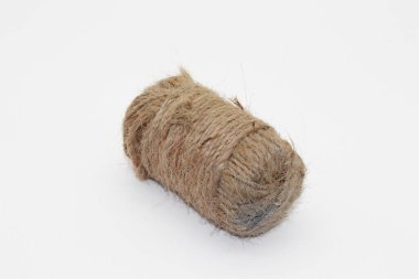 Beyaz arka planda ateş krakerlerinin resmi