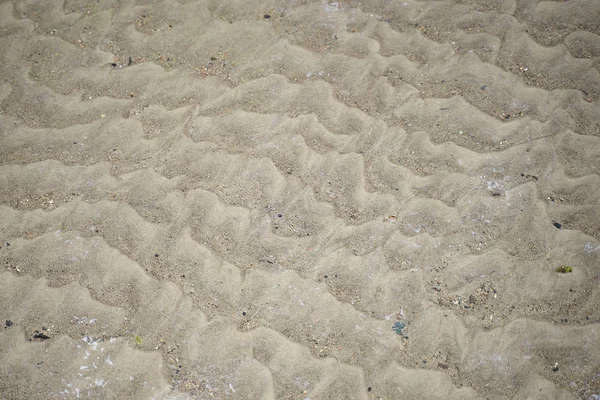 Konsistens av ljus beige sand med små stenar under vatten — Stockfoto