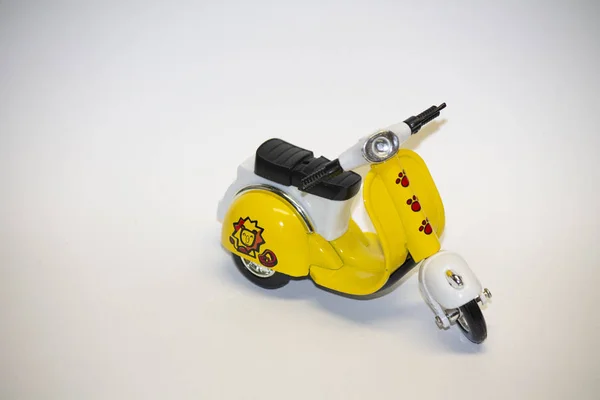 Brinquedo Soldado Moto Amarelo Isolado Fundo Branco — Fotografia de Stock