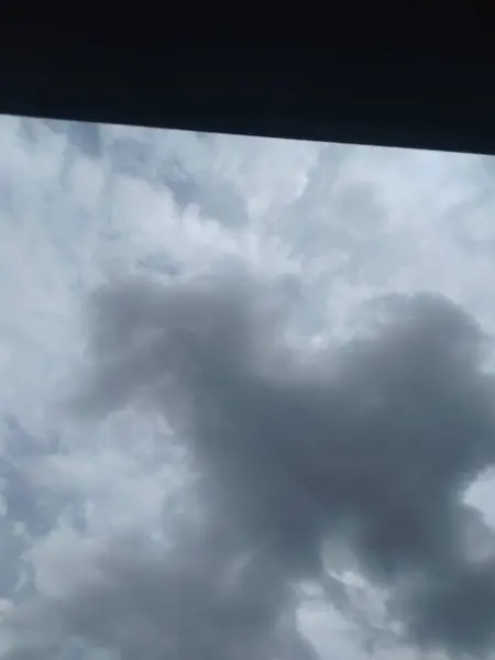 폭풍우 하늘에는 구름으로 번개와 바람의 많은입니다 어두운 구름은 화산에서 보이는 — 스톡 사진