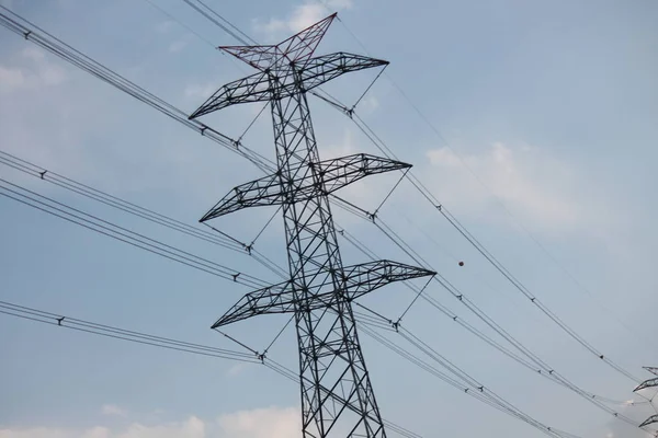 Poteaux Électriques Haute Puissance Dans Zone Urbaine Reliée Réseau Intelligent — Photo