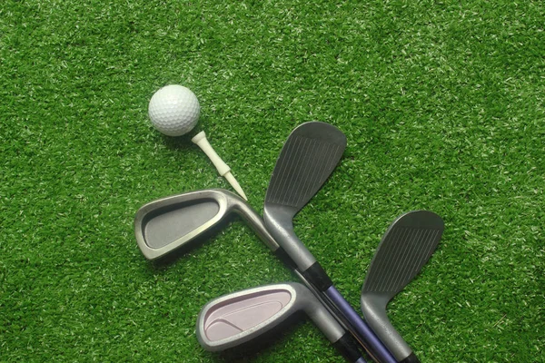 Golfballen Golfclubs Groen Gras Golf Uitrusting Top View Sporten Die — Stockfoto