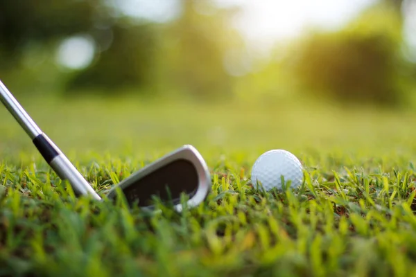 Balles Golf Clubs Golf Sur Une Pelouse Verte Dans Beau — Photo