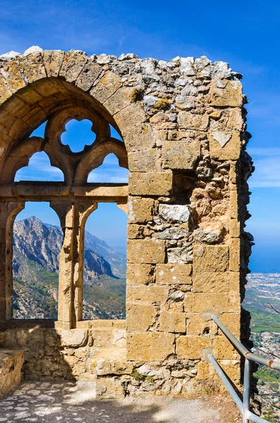 Ancient ruins of the Saint Hilarion Castle offering an amazing window view of the Kyrenia region in Northern Cyprus. The medieval castle on the top of the mountain range is popular attraction — Stock Photo, Image