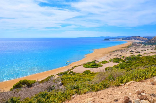 カルパス半島のゴールデンビーチの素晴らしい景色, トルコ北キプロス晴れた夏の日に撮影.最も美しいキプロスのビーチの一つ — ストック写真