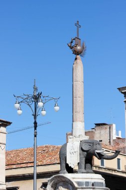 Catania Piazza Duomo ünlü fil heykeli, Sicilya, İtalya. Sicilya şehrinin sembolü, aynı zamanda Liotru denir. Nakledilen Mısır dikilitaş'ı destekliyorum. Popüler turistik nokta
