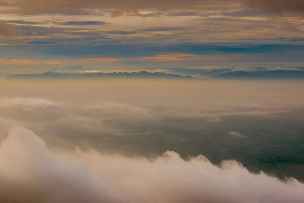 Matin Froid Est Faire Brouillard Flottant Sur Montagne Comme Une — Photo