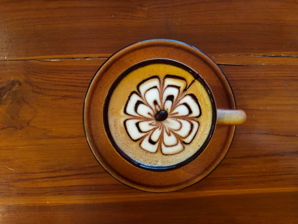 Καφές Ζεστό Latte Art Πλούσια Του Αφρού Στην Κορυφή Καφέ — Φωτογραφία Αρχείου
