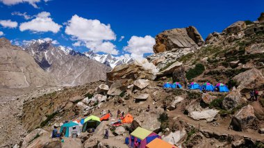 Pakistan, Urdukas kampı, Baltoro buzul, camp Baltoro buzul yukarıda. Katedral tepe içinde belgili tanımlık geçmiş
