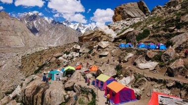 Pakistan, Urdukas kampı, Baltoro buzul, camp Baltoro buzul yukarıda. Katedral tepe içinde belgili tanımlık geçmiş