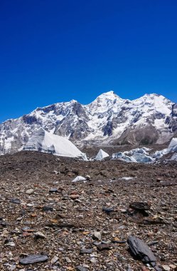 Masherbrum dağ tepe Goro II kampında bir sabah, K2 Base Camp, Pakistan.