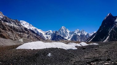 Masherbrum dağ tepe Goro II kampında bir sabah, K2 Base Camp, Pakistan.