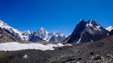 Masherbrum dağ tepe Goro II kampında bir sabah, K2 Base Camp, Pakistan.
