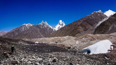Masherbrum dağ tepe Goro II kampında bir sabah, K2 Base Camp, Pakistan.
