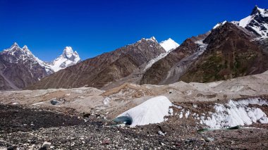 Masherbrum dağ tepe Goro II kampında bir sabah, K2 Base Camp, Pakistan.
