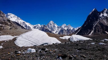 Masherbrum dağ tepe Goro II kampında bir sabah, K2 Base Camp, Pakistan.