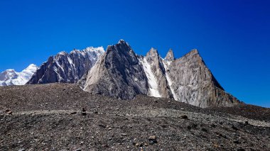 Masherbrum dağ tepe Goro II kampında bir sabah, K2 Base Camp, Pakistan.