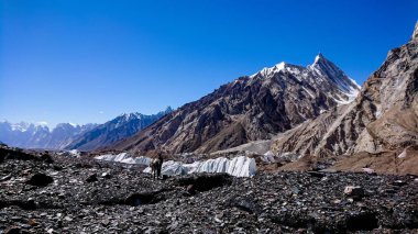 Masherbrum dağ tepe Goro II kampında bir sabah, K2 Base Camp, Pakistan.