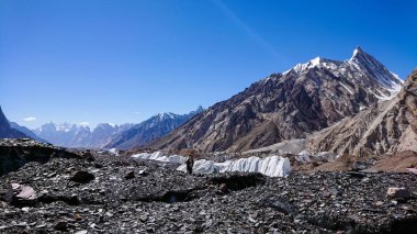 Masherbrum dağ tepe Goro II kampında bir sabah, K2 Base Camp, Pakistan.