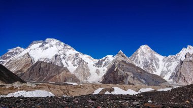 Masherbrum dağ tepe Goro II kampında bir sabah, K2 Base Camp, Pakistan.