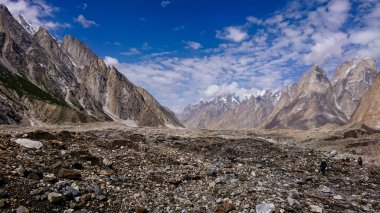 Masherbrum dağ tepe Goro II kampında bir sabah, K2 Base Camp, Pakistan.