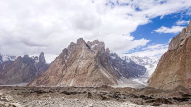 Masherbrum dağ tepe Goro II kampında bir sabah, K2 Base Camp, Pakistan.