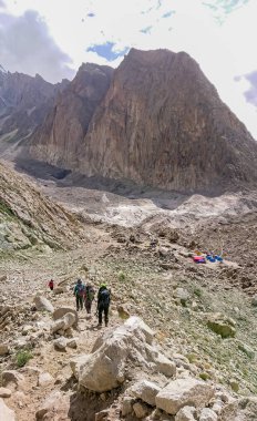 Masherbrum dağ tepe Goro II kampında bir sabah, K2 Base Camp, Pakistan.