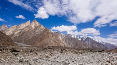 Masherbrum dağ tepe Goro II kampında bir sabah, K2 Base Camp, Pakistan.