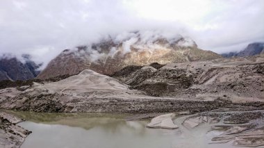Masherbrum dağ tepe Goro II kampında bir sabah, K2 Base Camp, Pakistan.
