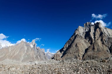 Büyük trango tower adlı Khobutse kamp, K2 trek, Pakistan,