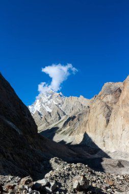 Büyük trango tower adlı Khobutse kamp, K2 trek, Pakistan,