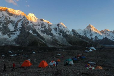 K2 ve Concordia karakurum Dağları Pakistan üzerinden geniş tepe