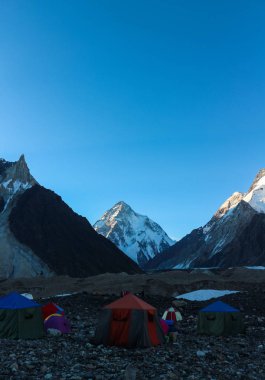 K2 ikinci dünyanın en yüksek Dağı. Karakurum aralığında Pakistan