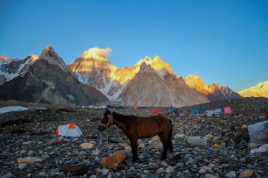 K2 ve Concordia karakurum Dağları Pakistan üzerinden geniş tepe