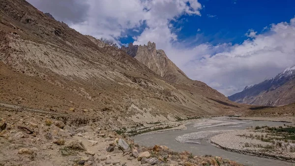 Senderismo Largo Del Río Braldu Las Montañas Del Karakorum Norte —  Fotos de Stock