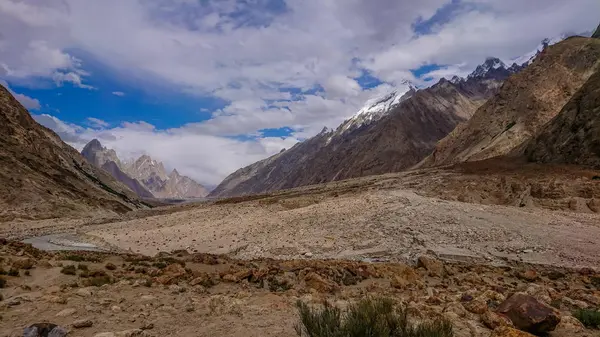 Senderismo Largo Del Río Braldu Las Montañas Del Karakorum Norte — Foto de Stock